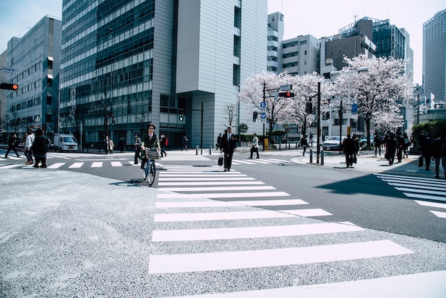德宏为何勤工俭学对在日本的留学生的职业生涯至关重要？